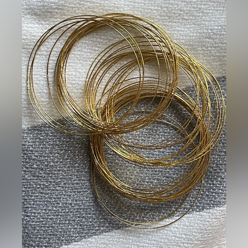 Gold Toned Multi Bangle Bracelet Set Stackable Te… - image 5